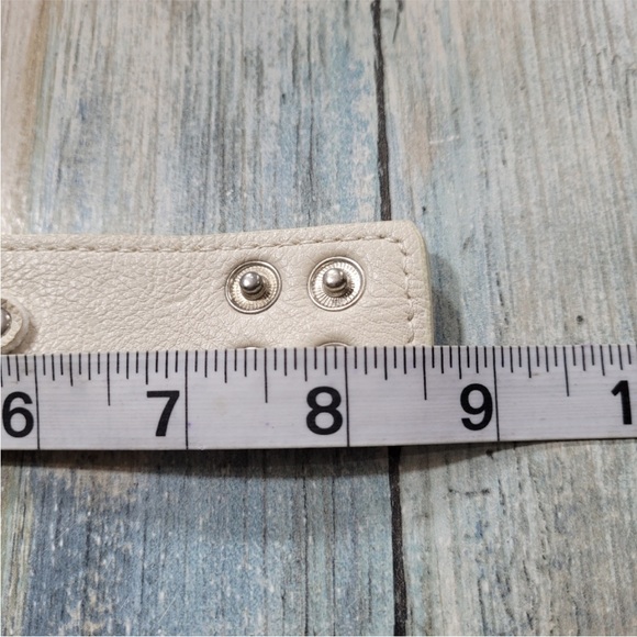 Rock Revival Cream Leather Watch with Silver Fleur-de-Lis - Picture 8 of 11